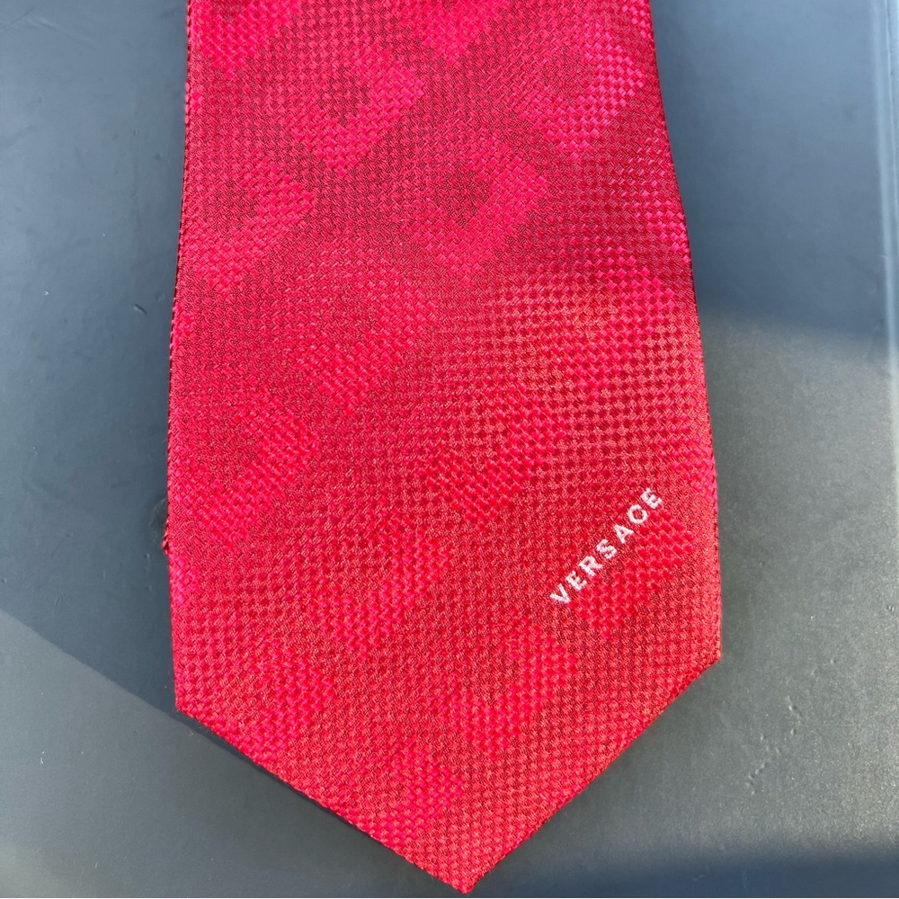 Vintage men’s Versace necktie RED